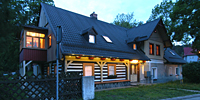 Unser Haus bei Nacht
